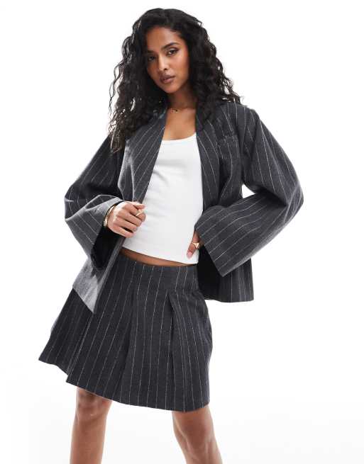 Falda de sastre gris carbón a rayas plisada de tejido efecto lino de ASOS DESIGN