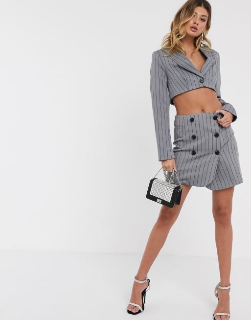 Traje con americana muy corta y falda a rayas diplomáticas de ASOS DESIGN, 3 de 3