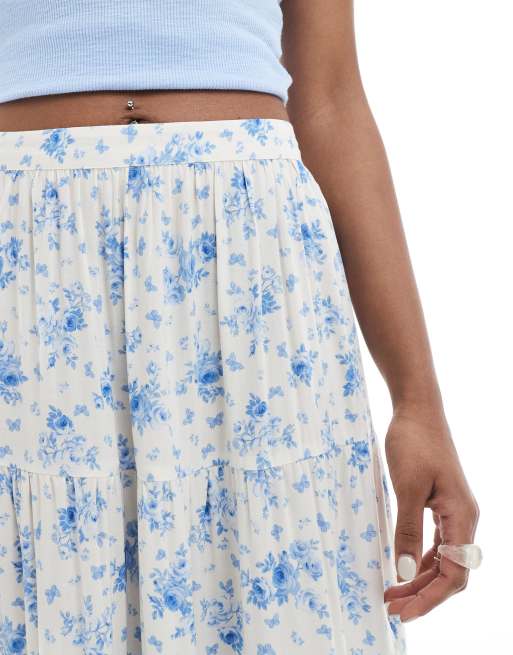 Falda larga azul escalonada con estampado floral y abertura lateral de Miss Selfridge, 5 de 5