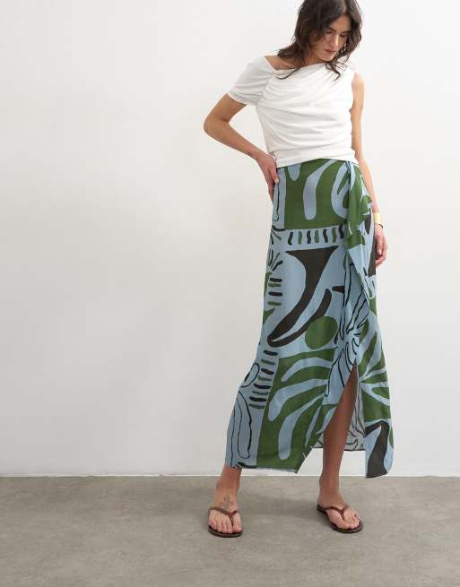 Falda larga azul estilo pareo con estampado de hojas abstracto de Topshop (parte de un conjunto), 2 de 5