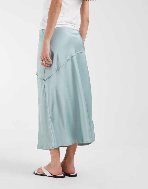 Falda larga azul tenue con cintura baja de satén de AWARE, 3 de 5