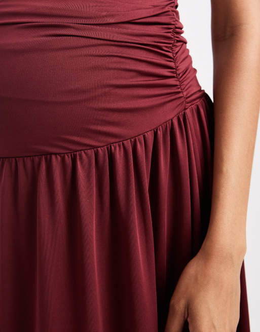Falda larga burdeos con cintura baja fruncida de ASOS DESIGN Maternity (parte de un conjunto), 5 de 5