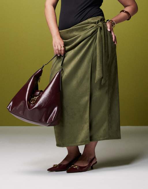 Falda larga caqui cruzada con detalle de lazada de antelina de ASOS DESIGN Curve, 2 de 5