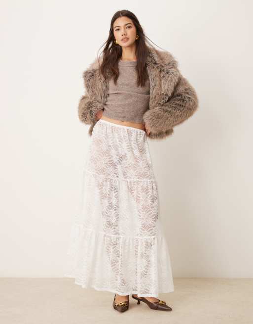 Falda larga color crema escalonada de encaje de Miss Selfridge