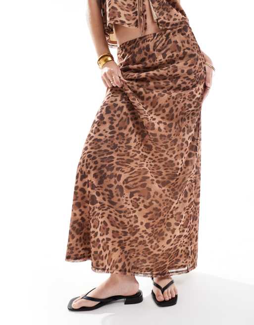 Falda larga con estampado de leopardo de Miss Selfridge