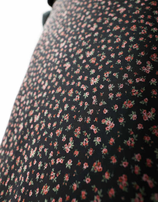 Falda larga de corte al bies con estampado de rosas de chifón de Miss Selfridge, 3 de 5
