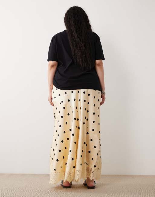Falda larga de corte sirena con estampado de lunares y bajo de encaje de ASOS DESIGN Curve, 2 de 5