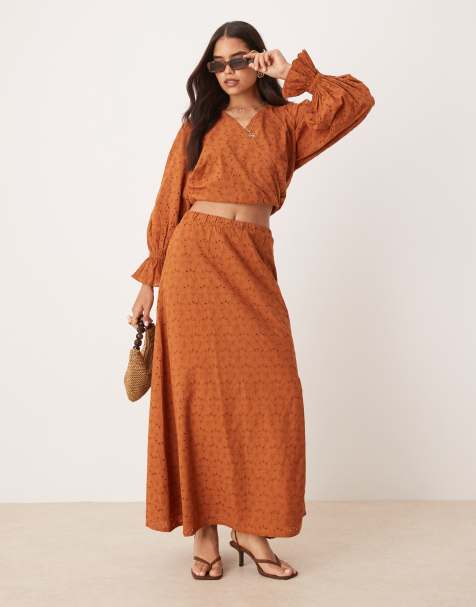 Falda larga marrón con cintura baja y diseño bordado premium de ASOS DESIGN (parte de un conjunto) - view 1
