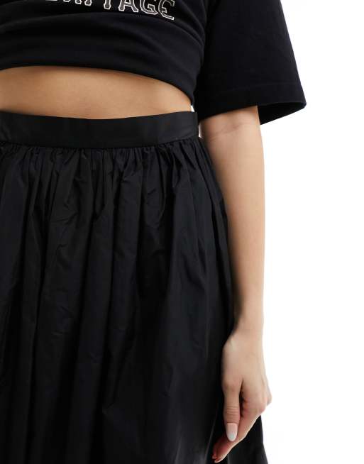 Falda larga negra con bajo abullonado de tafetán de ASOS DESIGN, 5 de 5