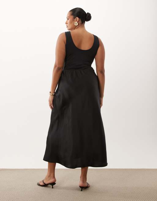 Falda larga negra de corte al bies de satén de ASOS DESIGN Curve, 2 de 5