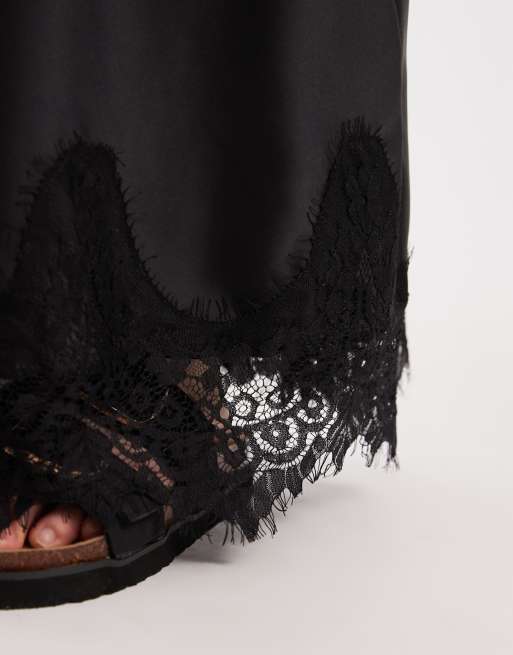 Falda larga negra de corte sirena con bajo de encaje de ASOS DESIGN Petite, 2 de 5