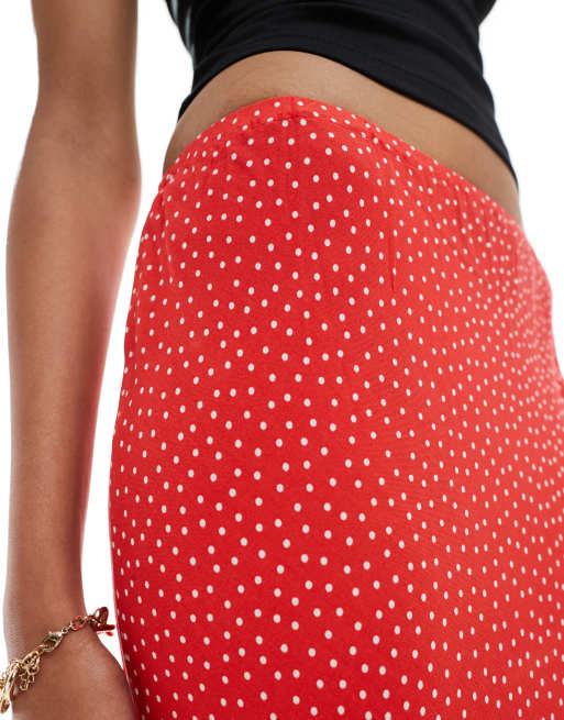 Falda larga roja con estampado de lunares de fibras hiladas de Miss Selfridge, 5 de 5