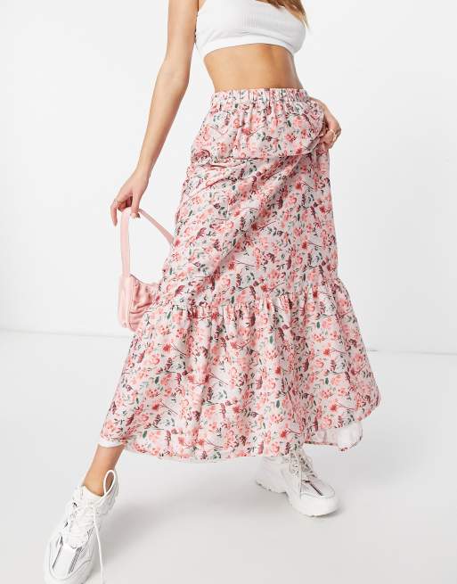 Falda larga rosa con estampado floral y bajo con volantes de In The Style