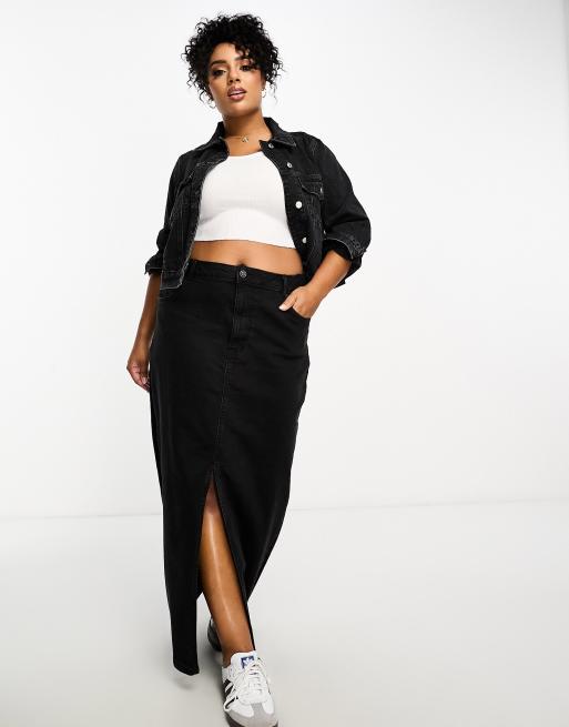 Falda larga vaquera con lavado negro y abertura en el bajo de ASOS DESIGN Curve