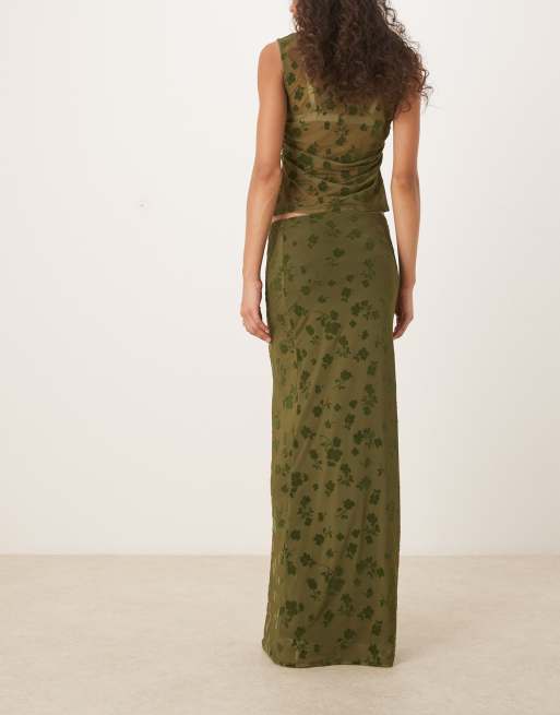 Falda larga verde oliva con patrón floral flocado de tejido transparente de ASOS DESIGN (parte de un conjunto), 4 de 5