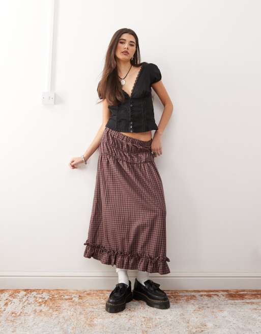 Falda midi a cuadros burdeos de estilo campero con bajo de volantes y detalles fruncidos de Reclaimed Vintage