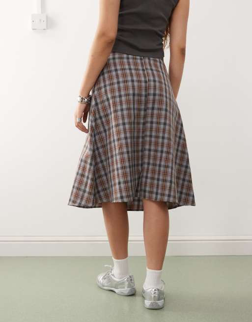 Falda midi a cuadros con diseño dividido de COLLUSION, 3 de 5