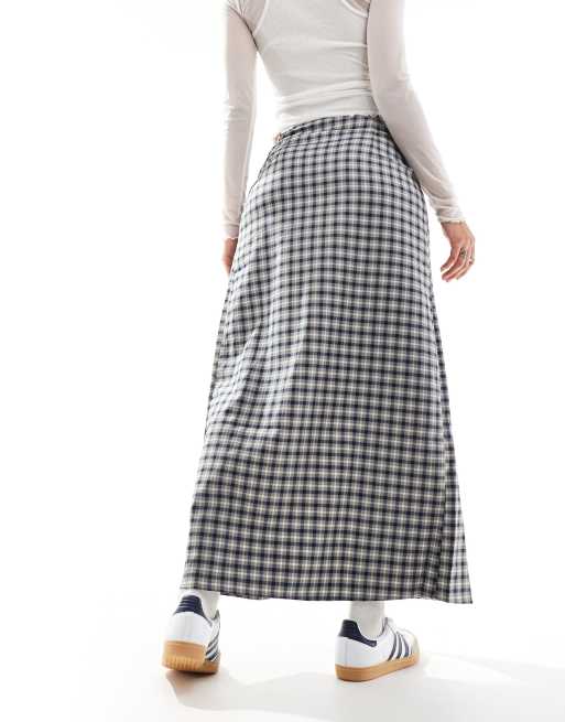 Falda midi a cuadros grises cruzada de Monki, 2 de 5