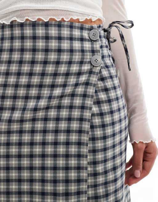 Falda midi a cuadros grises cruzada de Monki, 4 de 5