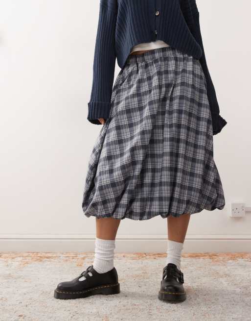 Falda midi a cuadros grises y azules con bajo abullonado de Reclaimed Vintage, 3 de 5