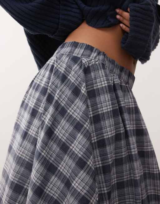 Falda midi a cuadros grises y azules con bajo abullonado de Reclaimed Vintage, 4 de 5