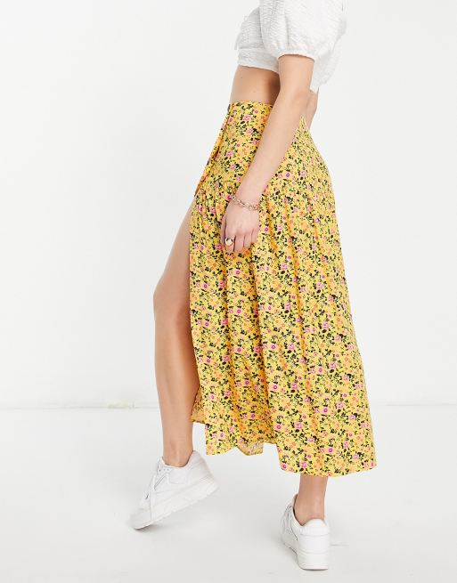 Falda midi amarilla con estampado de florecitas y botones laterales de ASOS DESIGN, 2 de 4