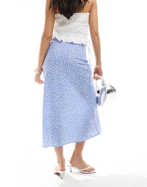 Falda midi azul con estampado de lunares de satén de New Look, 3 de 5