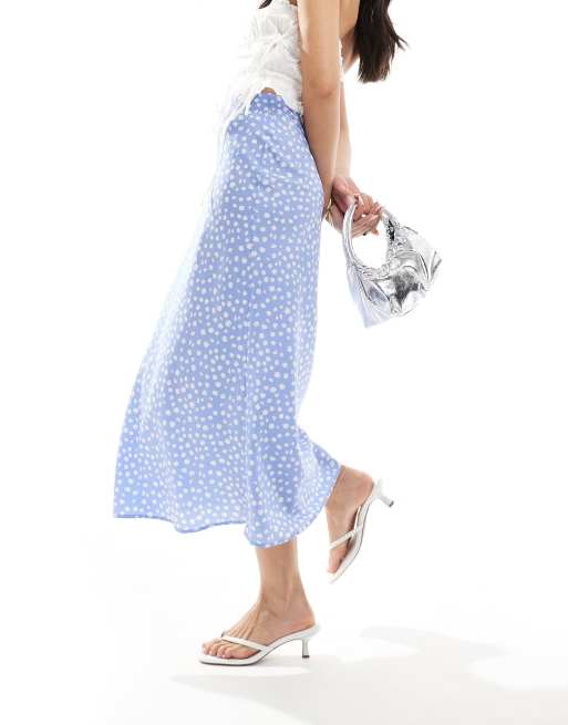 Falda midi azul con estampado de lunares de satén de New Look, 5 de 5