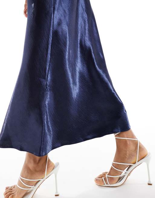Falda midi azul marino metalizado de corte al bies de satén de ASOS DESIGN Tall, 2 de 5