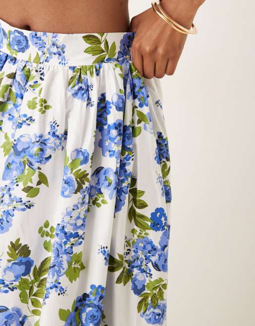 Falda midi azul y blanca de corte voluminoso con estampado floral de YAS (parte de un conjunto), 2 de 5
