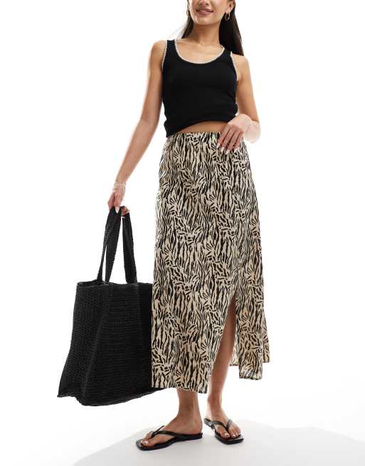 Falda midi beis con estampado animal y abertura lateral de PIECES