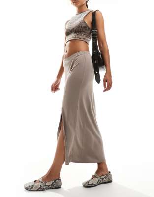 Falda midi beis topo con detalle plegado elástico de tejido supersuave de Monki