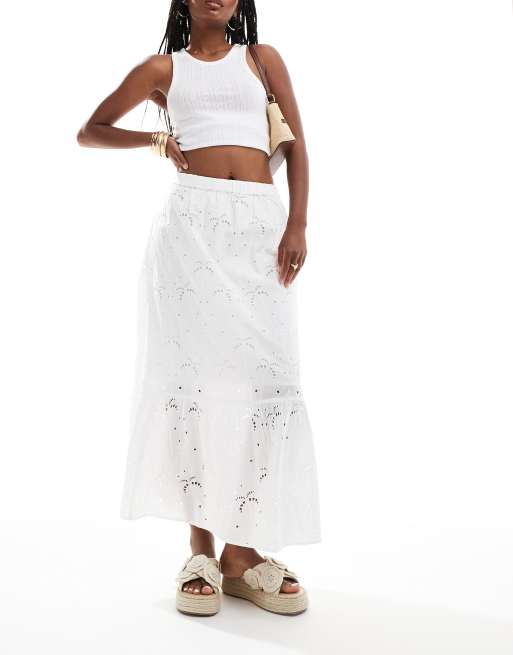 Falda midi blanca escalonada con diseño bordado de New Look, 4 de 5