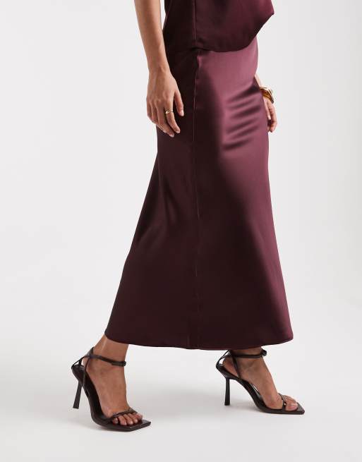 Falda midi burdeos de corte al bies de satén de New Look, 4 de 5
