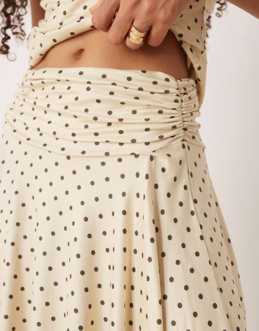 Falda midi color crema con bajo con vuelo y estampado de lunares de ASOS DESIGN, 2 de 5