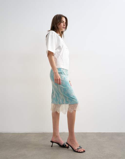 Falda midi color crudo con inserto azul de encaje de Topshop