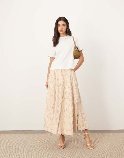 Falda midi color crudo de corte amplio con diseño floral texturizado de ARRANGE