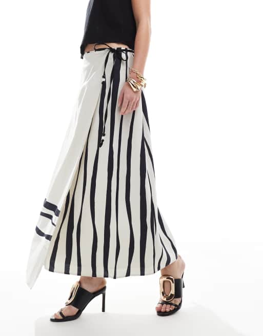 Falda midi con diseño monocromático en contraste de lino Genevive de French Connection , 2 de 5