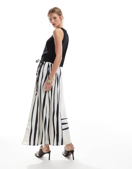 Falda midi con diseño monocromático en contraste de lino Genevive de French Connection , 4 de 5