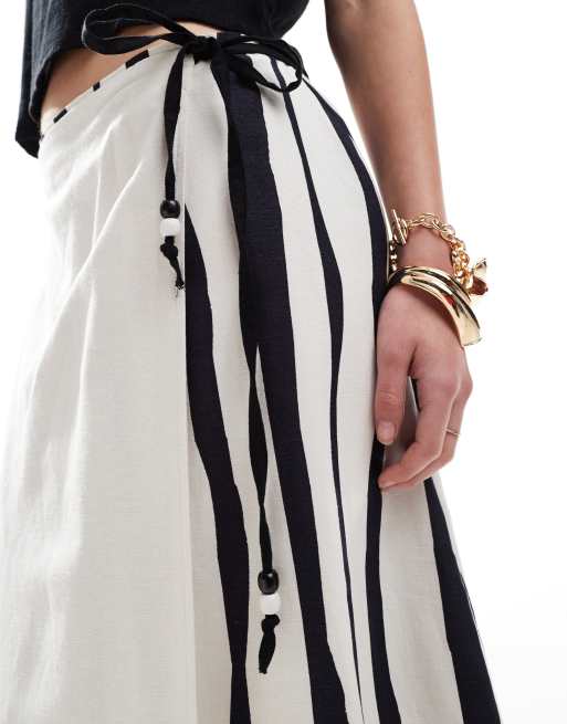 Falda midi con diseño monocromático en contraste de lino Genevive de French Connection , 5 de 5