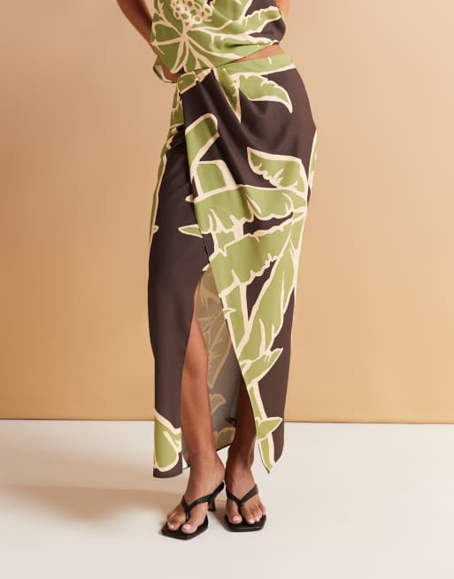 Falda midi con estampado de palmera y detalle cruzado de ASOS DESIGN (parte de un conjunto), 2 de 5