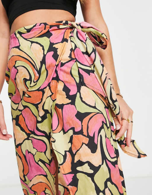 Falda midi cruzada estilo pareo con estampado abstracto de ASOS DESIGN, 2 de 4