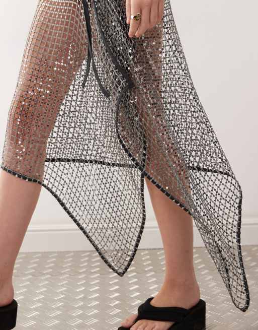 Falda midi gris oscuro cruzada de rejilla con lentejuelas de Weekday, 4 de 5