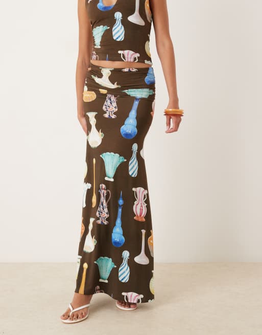 Falda midi marrón ceñida con estampado de jarrones de Tyler McGillivary (parte de un conjunto), 3 de 5