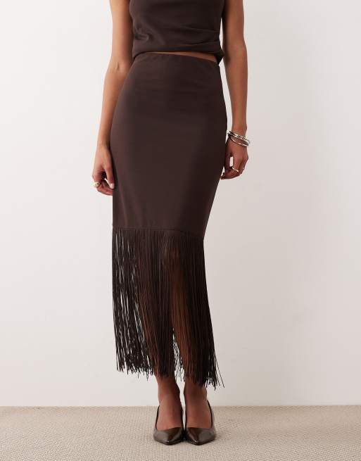Falda midi marrón chocolate con flecos de Gina Tricot (parte de un conjunto), 2 de 5