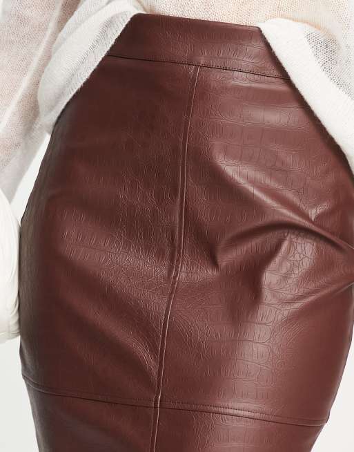 Falda midi marrón chocolate efecto cocodrilo de cuero sintético de ASOS DESIGN, 3 de 4