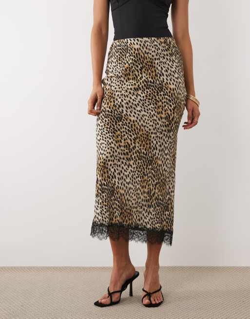 Falda midi marrón con estampado de leopardo y ribete de encaje de New Look, 3 de 5
