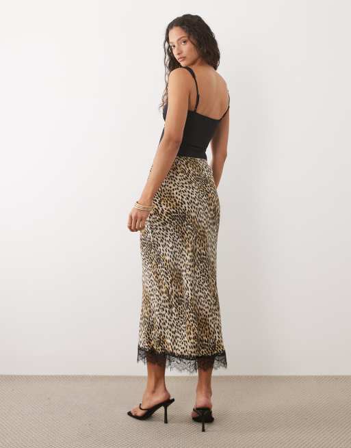Falda midi marrón con estampado de leopardo y ribete de encaje de New Look, 4 de 5