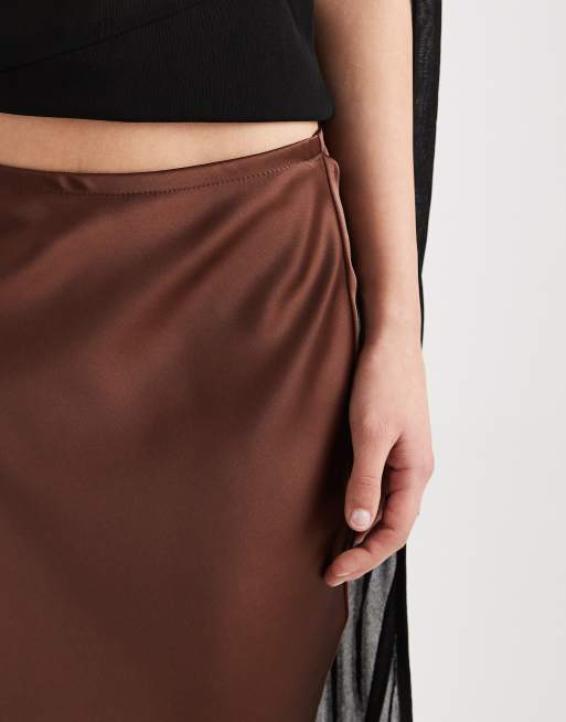 Falda midi marrón de satén con ribete de encaje de New Look, 4 de 5