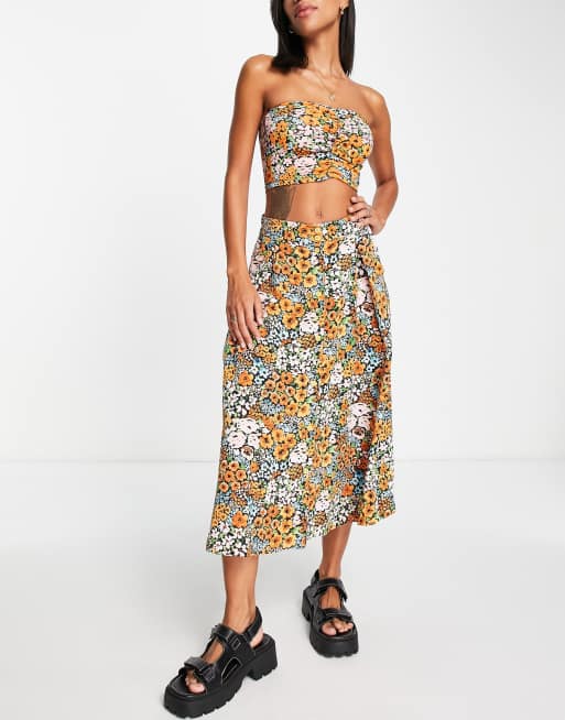 Falda midi multicolor abotonada con estampado floral luminoso de Monki